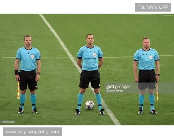 足球界十大名哨球星盘点 他们如何成为绿茵场上的权威判官