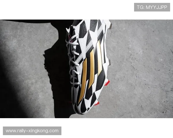 顶级足球明星穿的球鞋有多贵价格可达数万元究竟值不值